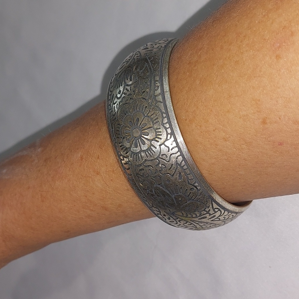Silver Toned Bangle Bracelet.great For Dressup . - Picture 3 of 5